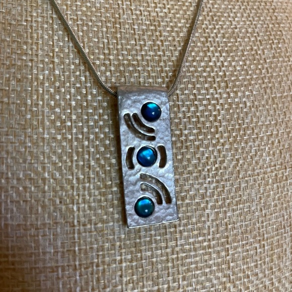 Elegant Silver Necklace with Blue Accents - Picture 4 of 7